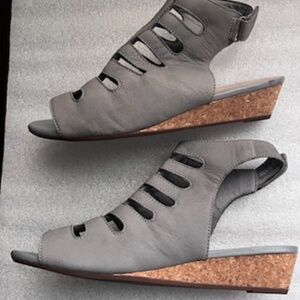 Clarks Collection Sing Wedge Sandals Gray 10M